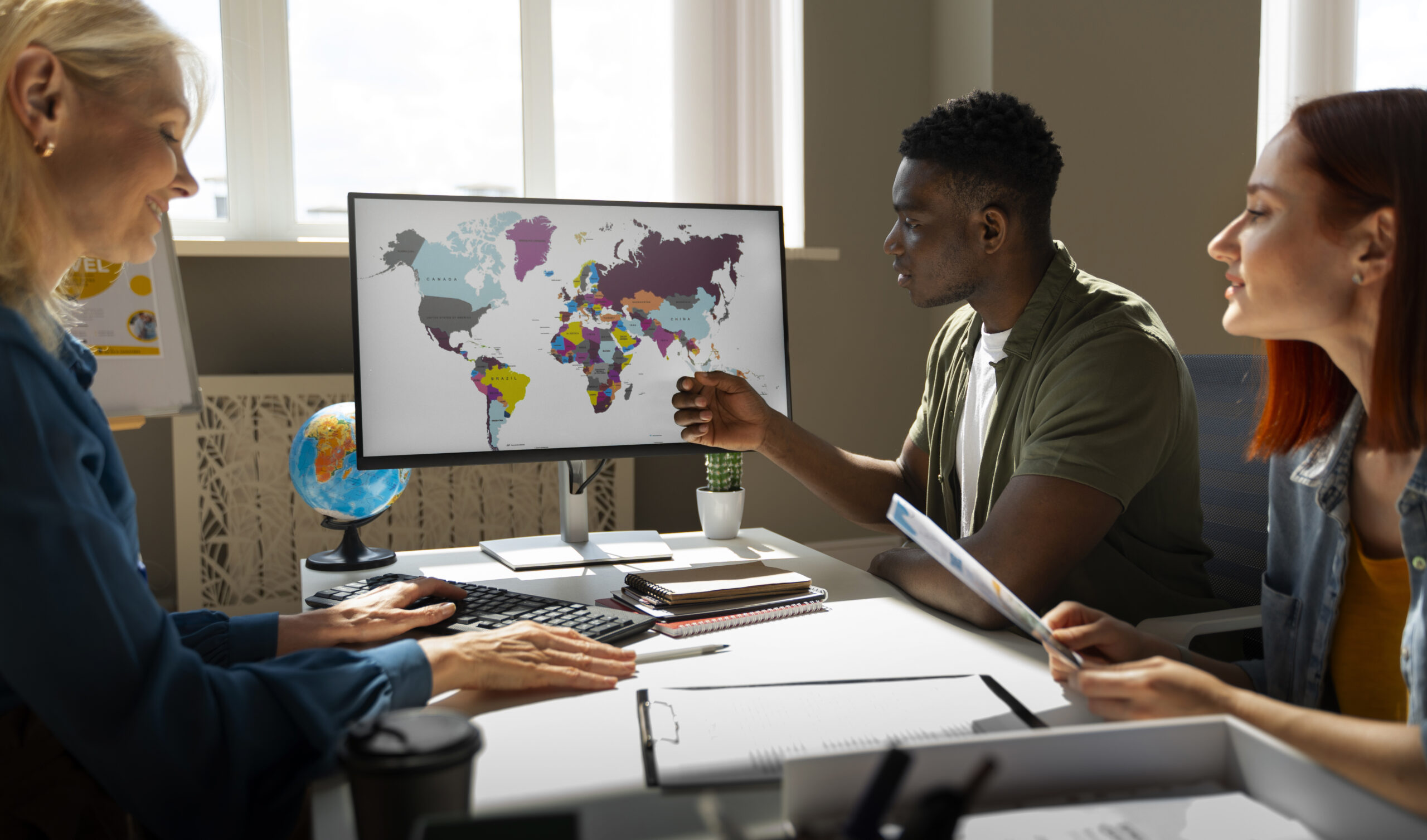 Economic Growth in the Arab World – side-view-woman-working-as-travel-agent